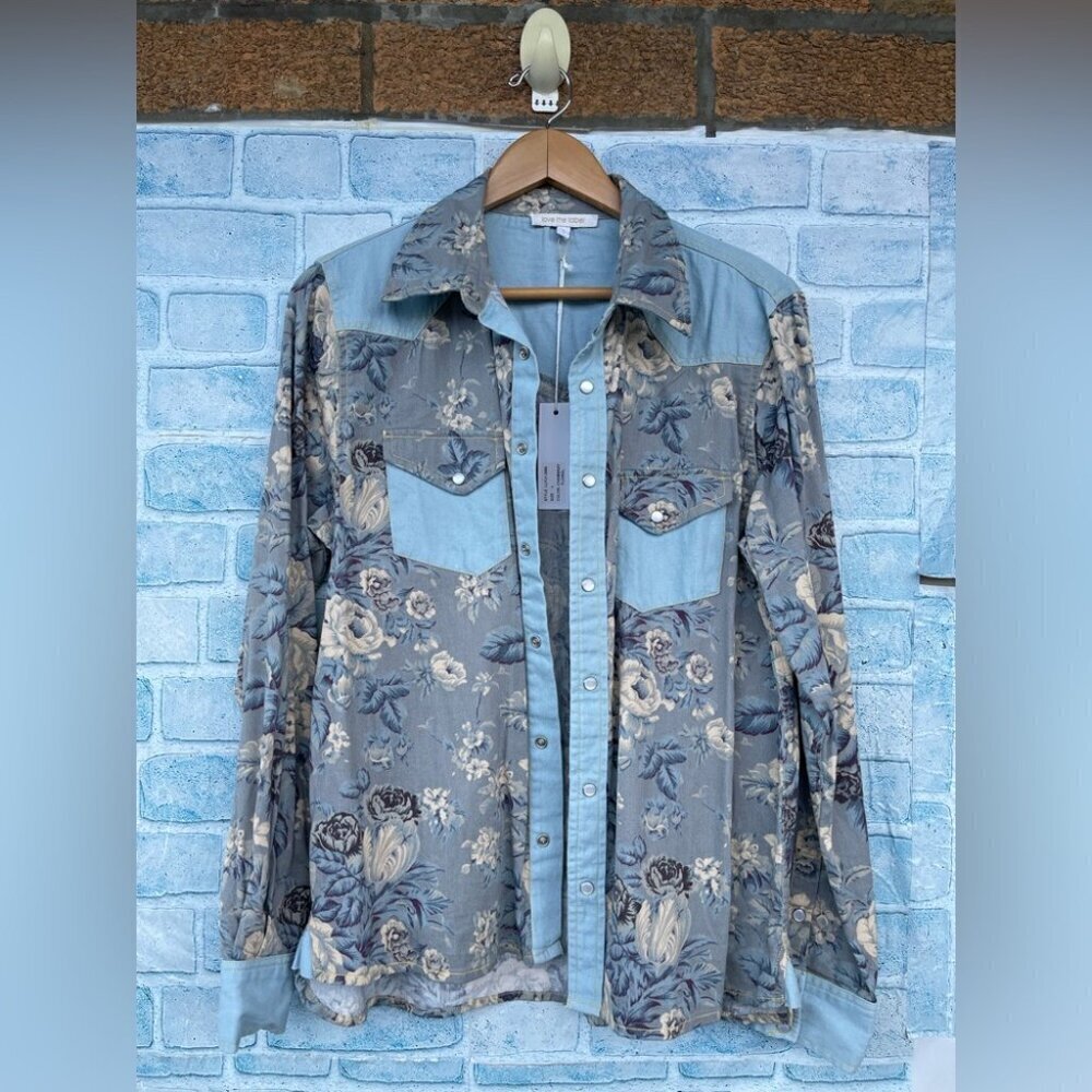 LOVE THE LABEL ANTHROPOLOGIE FLORAL CHAMBRAY BUTTONDOWN TOP LARGE - Picture 9 of 16